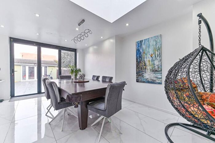 4 Bedroom Semi Detached House To Rent In Elmwood Road, Croydon, CR0