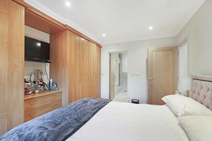 2 Bedroom Flat To Rent In Buckhurst Hill, IG9