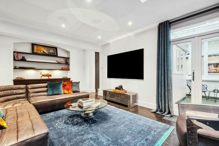 2 Bedroom Flat To Rent In Ennismore Gardens, Knightsbridge, London, SW7