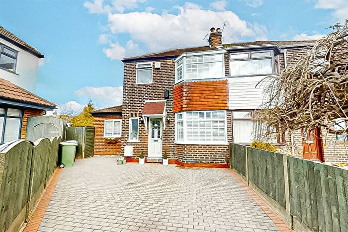 3 Bedroom Property To Rent In Cecil Drive, M41