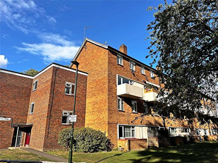 2 Bedroom Flat For Sale In Haggard Road, Twickenham, TW1
