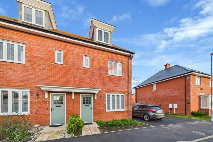 3 Bedroom Semi-Detached House For Sale In Clover Avenue, Feering, CO5