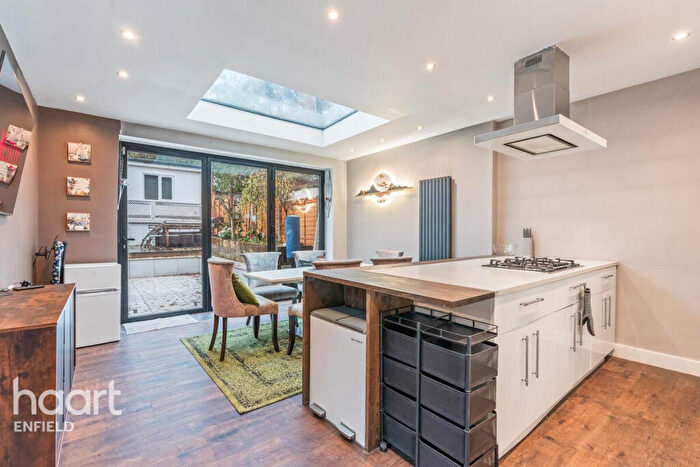 6 Bedroom Semi Detached House To Rent In Hampden Way, London, N14