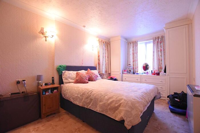 1 Bedroom Flat For Sale In Parkview Court, Brancaster Road, IG2