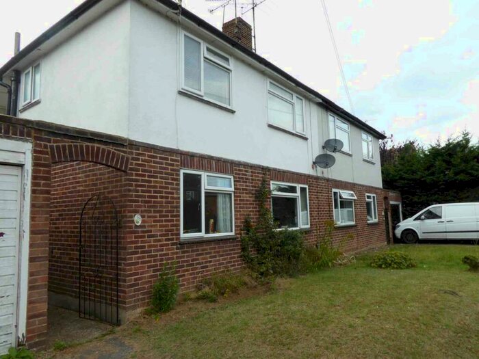 2 Bedroom Flat To Rent In Butts Hill Road, Woodley, RG5