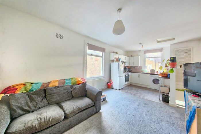 3 Bedroom Maisonette To Rent In Loubet Street, London, SW17