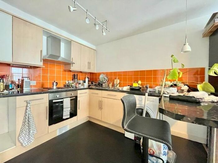 1 Bedroom Flat To Rent In Victoria Court, Hendre Road 5Nh, London SE1