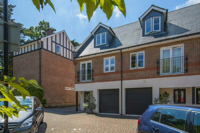 3 Bedroom End Of Terrace House To Rent In Weatherill Close, Guildford, GU1