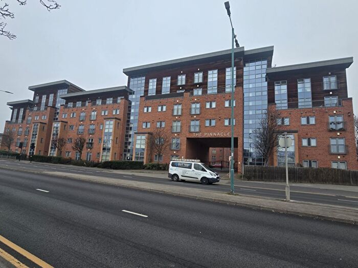 2 Bedroom Flat For Sale In The Pinnacle, Ings Road, Wakefield, West Yorkshire, WF1