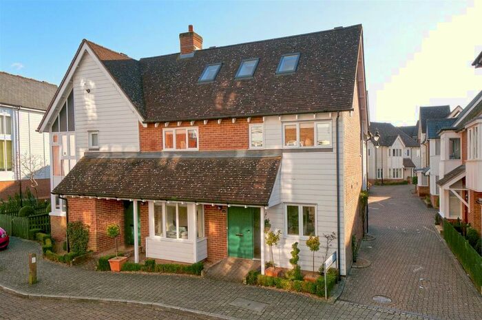 5 Bedroom Semi-Detached House To Rent In Milton Lane, Kings Hill, ME19