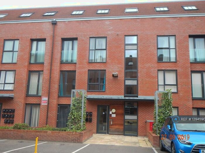 2 Bedroom Flat To Rent In Candleford Court, Buckingham, MK18