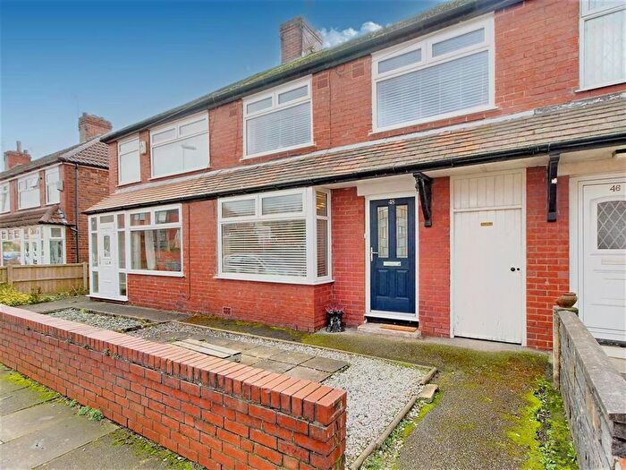 3 Bedroom Terraced House To Rent In Farmway, Middleton, Manchester., M24