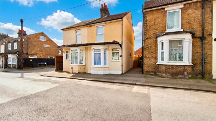 3 Bedroom Semi Detached House For Sale In Hythe Road, Sittingbourne, ME10