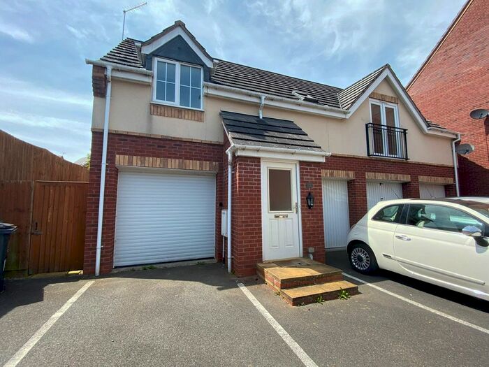 2 Bedroom Flat To Rent In Saxthorpe Road, Hamilton, Leicester, LE5