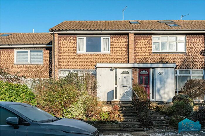 2 Bedroom Terraced House For Sale In Heath View, London, N2