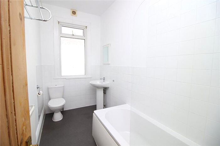 2 Bedroom Apartment To Rent In Canewdon Road, Westcliff-on-Sea, Essex, SS0