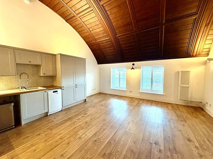 2 Bedroom Flat For Sale In Lawrence Road, Southsea, PO5