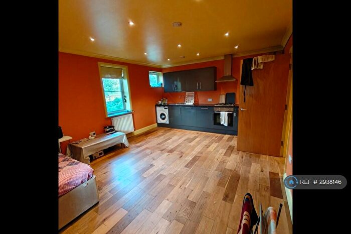 1 Bedroom Flat To Rent In Parkview Apartments, Morden, SM4