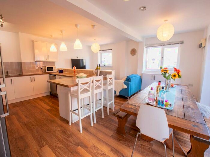 8 Bedroom Property To Rent In Saxton Court, Gillingham, Kent, ME7