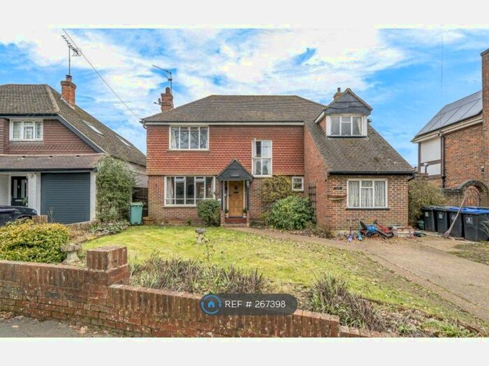 4 Bedroom Detached House To Rent In Coldharbour Road, Woking, GU22
