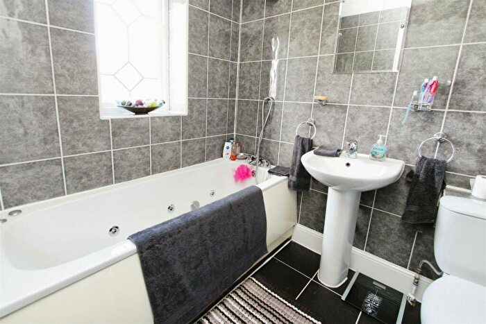 3 Bedroom Detached House For Sale In Donemowe Drive, Kemsley, Sittingbourne, ME10