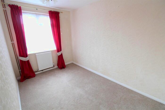 2 Bedroom Semi-Detached Bungalow For Sale In Southmead Crescent, Crewkerne, TA18