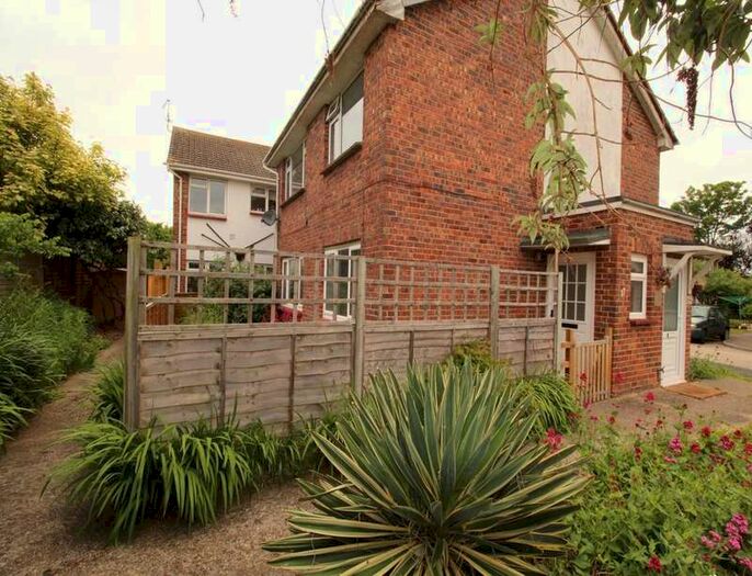 1 Bedroom Flat To Rent In Montpelier Road, East Preston, Littlehampton, BN16