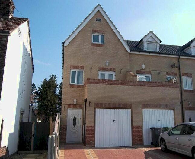 3 Bedroom Property To Rent In Queen Annes Road, Southtown, Great Yarmouth, NR31