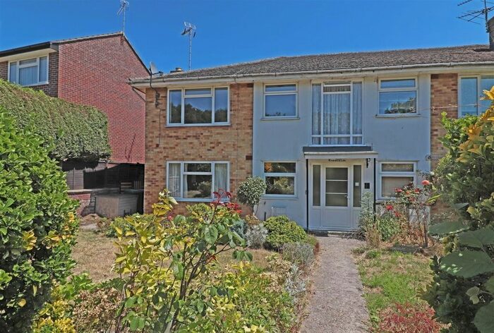 1 Bedroom Flat To Rent In Common Road, Redhill, RH1