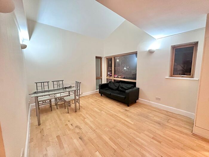 2 Bedroom Flat To Rent In Eltham Road, Eltham, SE9