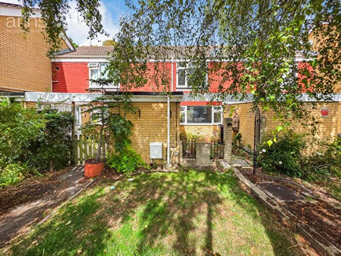 2 Bedroom Terraced House For Sale In Langdale Gardens, Earley, Reading, RG6