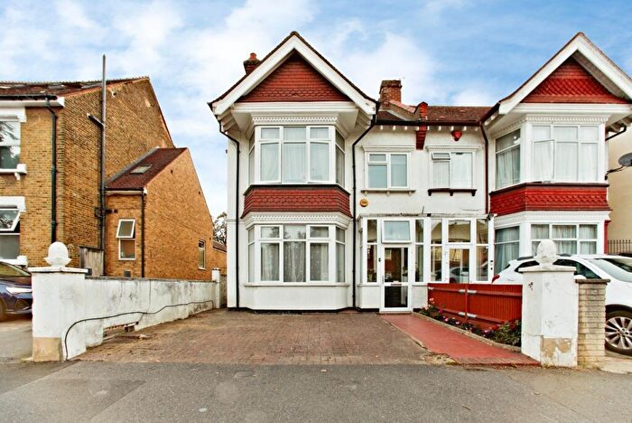 5 Bedroom Semi-Detached House For Sale In Morland Avenue, Croydon, CR0