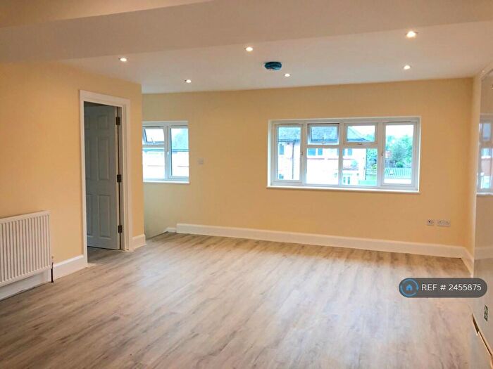 2 Bedroom Flat To Rent In King George Road, Ware, SG12