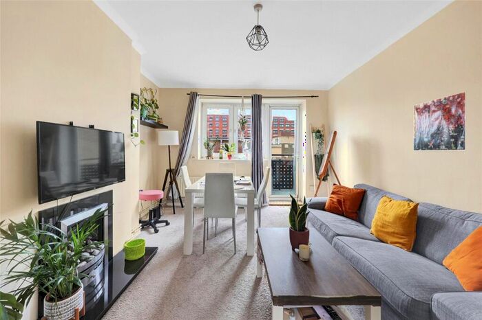 3 Bedroom Apartment To Rent In Gainford House, Ellsworth Street, London, E2