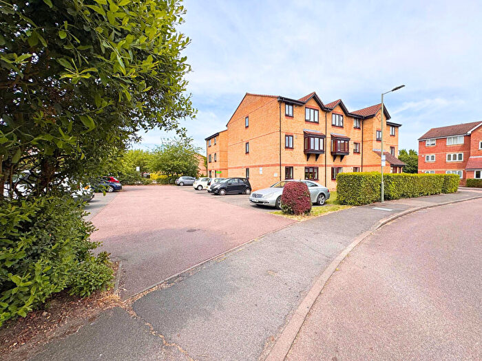 1 Bedroom Apartment To Rent In Blackdown Close, London, N2