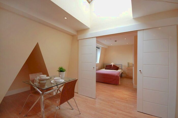 1 Bedroom Flat To Rent In Palace Court, Bayswater / Notting Hill W2