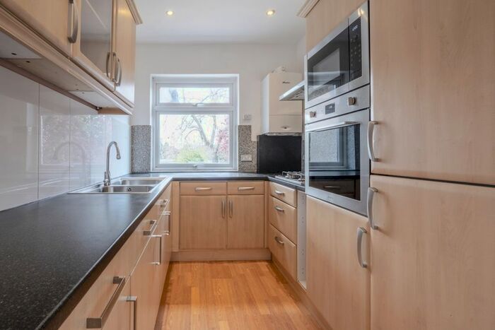 2 Bedroom Flat To Rent In Finchley Road, London, NW11