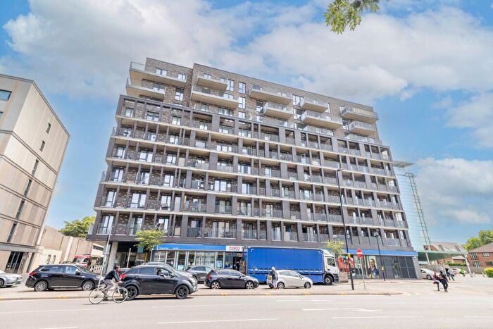 2 Bedroom Apartment For Sale In Windsor Road, Slough, SL1