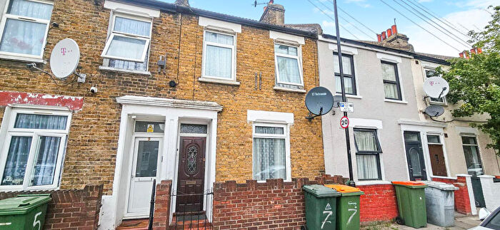3 Bedroom Terraced House For Sale In Canning Town, London, E16