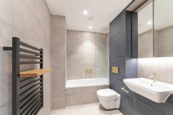 2 Bedroom Flat To Rent In Dock Street, Tower Hill, London, E1