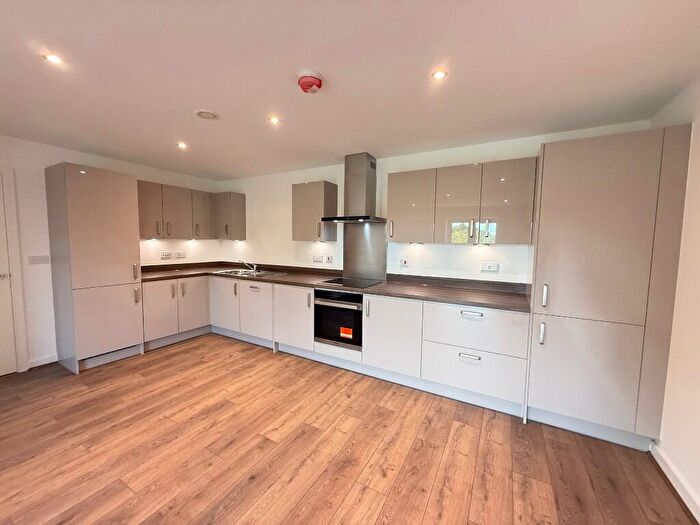 2 Bedroom Flat To Rent In Golding Close, Bristol, BS10