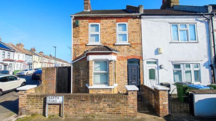 3 Bedroom End Of Terrace House To Rent In Barth Road, Plumstead, SE18