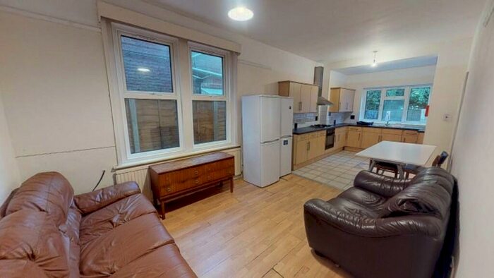 9 Bedroom Detached House To Rent In Heatherdeane Road, Southampton, SO17