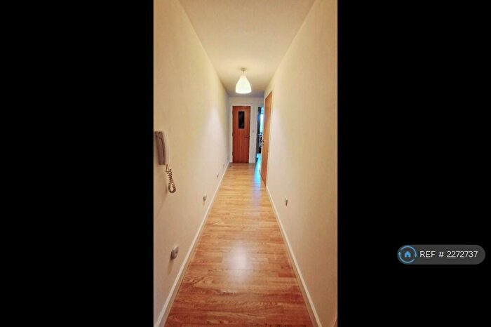 2 Bedroom Flat To Rent In Albert Road, Morley, LS27