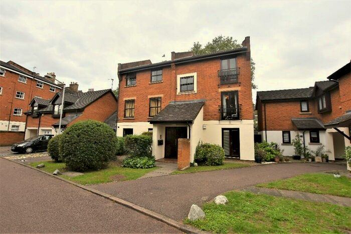 1 Bedroom Flat To Rent In Moriatry Close, London, N7