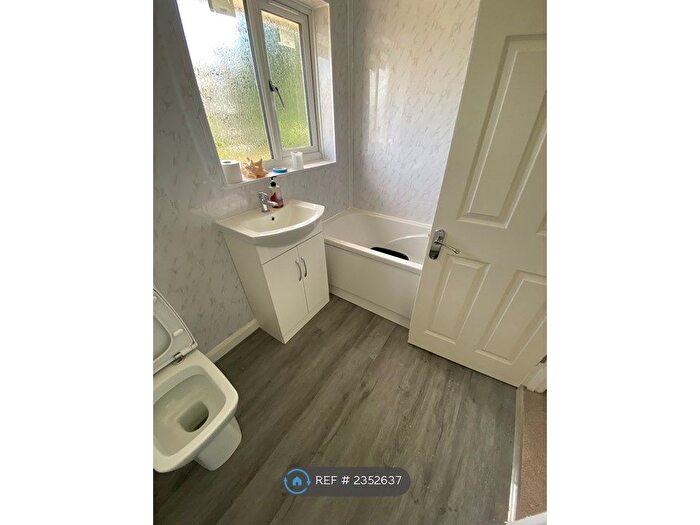 3 Bedroom End Of Terrace House To Rent In Lodge Lane, New Addington, Croydon, CR0