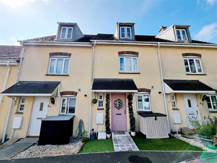 3 Bedroom Town House For Sale In Robin Drive, Launceston, PL15