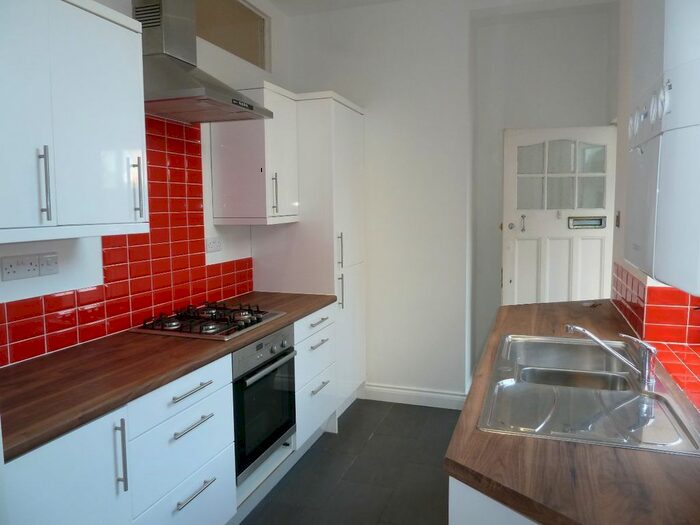2 Bedroom Flat To Rent In Alexandra Terrace, Exmouth, EX8