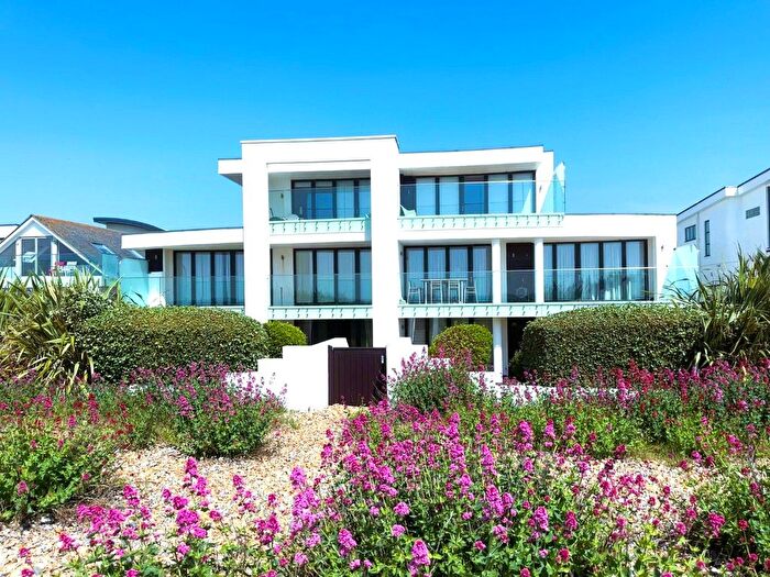 3 Bedroom Flat For Sale In Eirene Road, Goring-By-Sea, Worthing, West Sussex, BN12