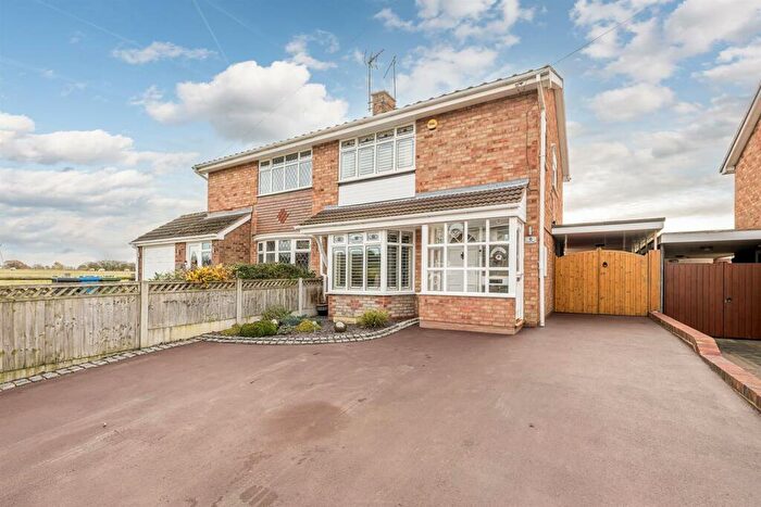3 Bedroom Semi-Detached House For Sale In Stanley Drive, Swindon, DY3